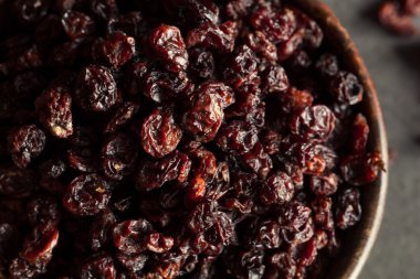 Ev yapımı kuru siyah kuş üzümü