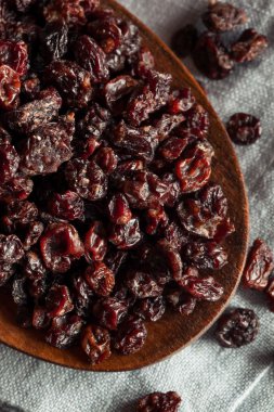 Ev yapımı kuru siyah kuş üzümü