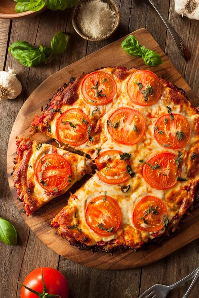 Pizza casera vegana de la corteza de la coliflor — Foto de Stock