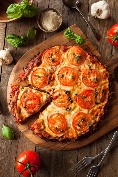 Hausgemachte vegane Blumenkohl-Krusten-Pizza — Stockfoto