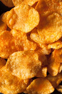 Sıcak baharatlı Sriracha patates cipsi