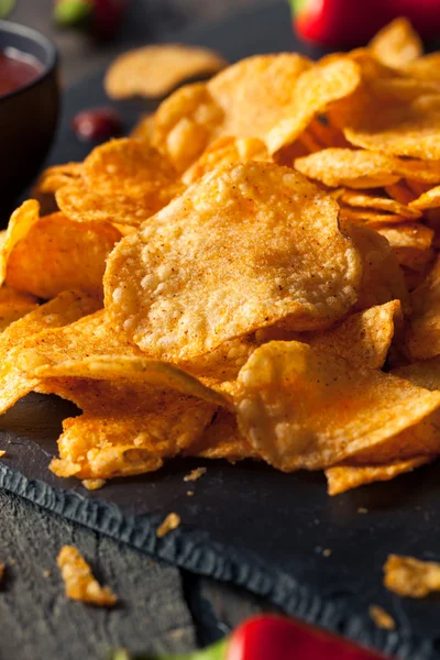 Het kryddig Sriracha potatischips — Stockfoto