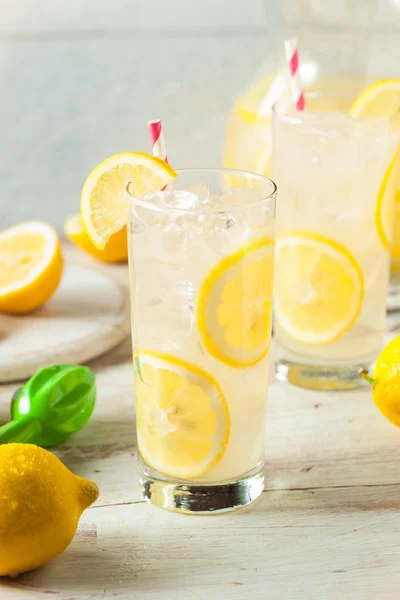 Limonada de aperto fresco caseiro orgânico — Fotografia de Stock