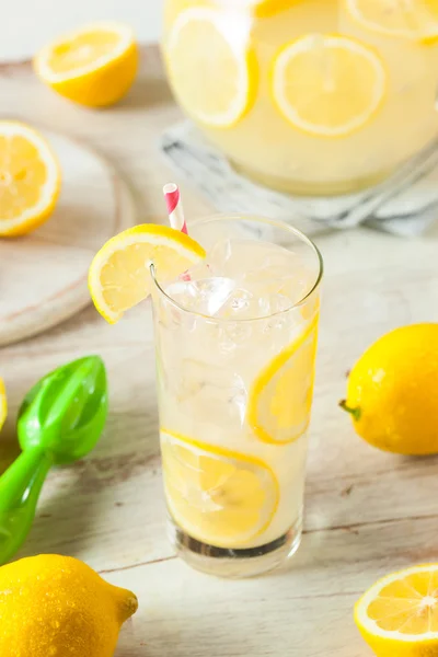 Limonada fresca hecha en casa orgánica —  Fotos de Stock