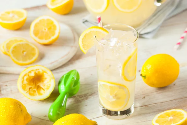 Органічний саморобний свіжий лимонад — стокове фото