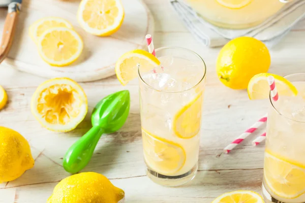 Limonada fresca hecha en casa orgánica —  Fotos de Stock