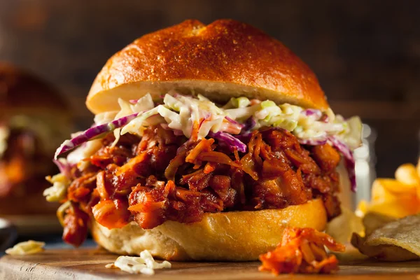 Vegano casero tiró de Jackfruit BBQ Sandwich —  Fotos de Stock