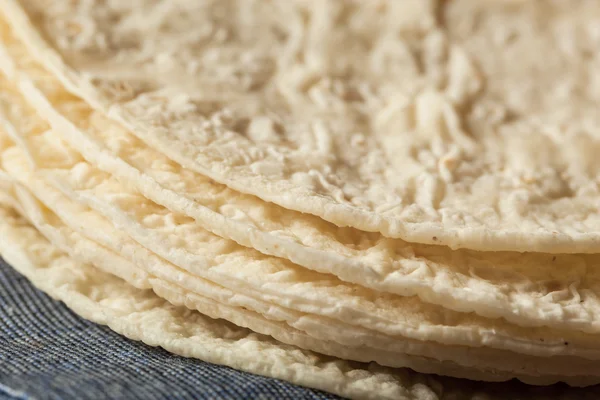 Bílý domácí kukuřičné tortilly — Stock fotografie