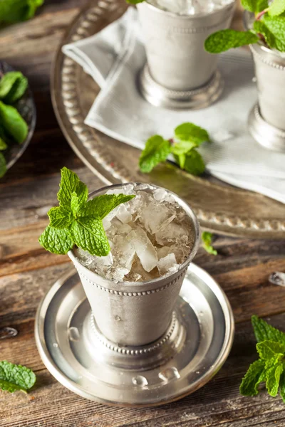 Cold Refreshing Classic Mint Julep — Stock Photo, Image