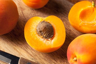 Ham organik sarı kayısı