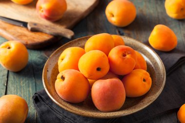 Ham organik sarı kayısı