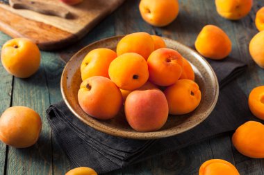 Ham organik sarı kayısı