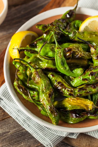 Kavrulmuş baharatlı Shishito biber