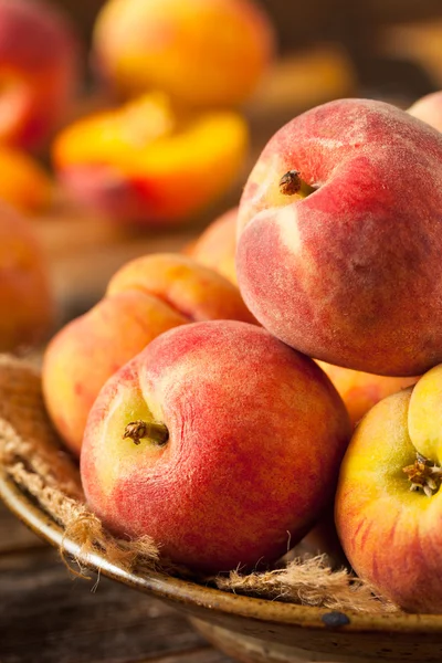 Fresh Juicy Organic Yellow Peaches — Stock Photo, Image