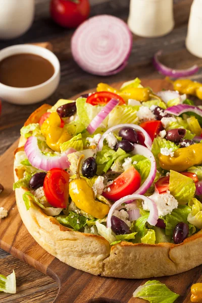Homemade Greek Salad in a Bread Bowl — Stock Image Homemade Greek Salad in a Bread Bowl Royalty Free Stock Photos