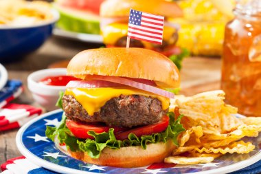 Ev yapımı anma günü Hamburger piknik
