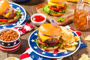Ev yapımı anma günü Hamburger piknik