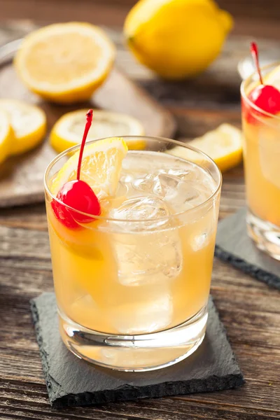 Hemgjord Whiskey Sour Cocktail Drink — Stockfoto