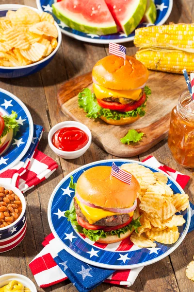 Domowe Memorial Day Hamburger piknik — Zdjęcie stockowe
