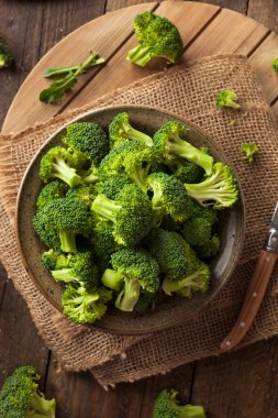 Sağlıklı yeşil organik çiğ brokoli Florets