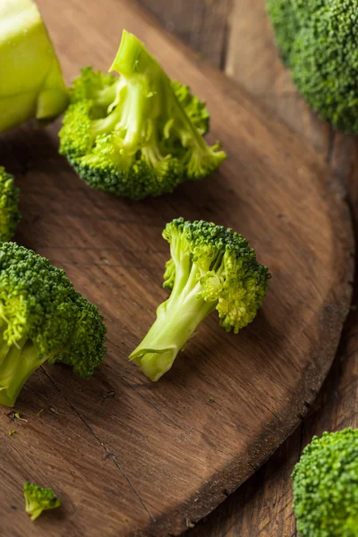 Fleurs de brocoli crues biologiques vertes saines — Photo