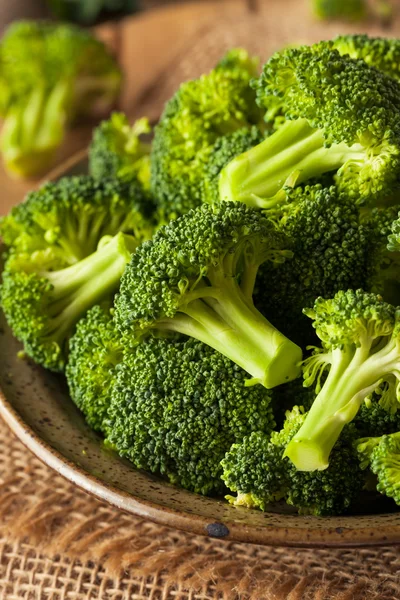 Zdrowy zielony organiczne surowe brokuły Florets — Zdjęcie stockowe