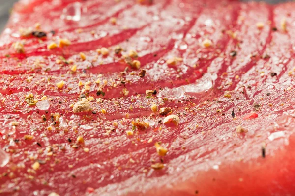 Raw Organic Pink Tuna Steak — Stock Photo, Image