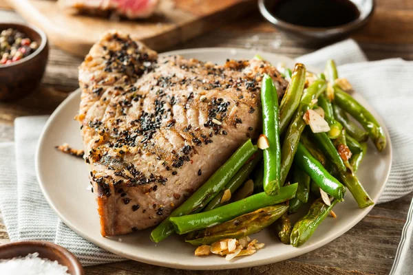 Steak z tuňáka domácí grilované sezam — Stock fotografie