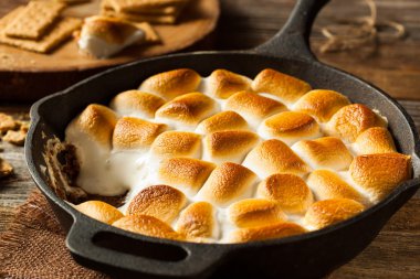 Ev yapımı S'mores Dip Graham kraker ile