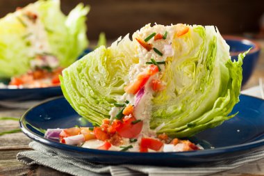 Sağlıklı yeşil takoz salata