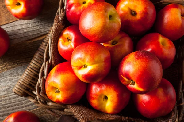 Gezonde biologische rauwe rijp Nectarines — Stockfoto