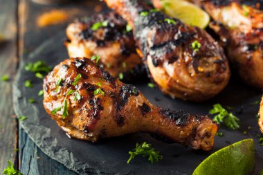 Baharatlı ızgara Jerk tavuk