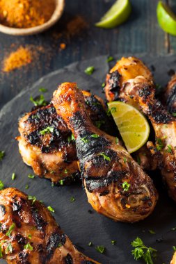 Baharatlı ızgara Jerk tavuk