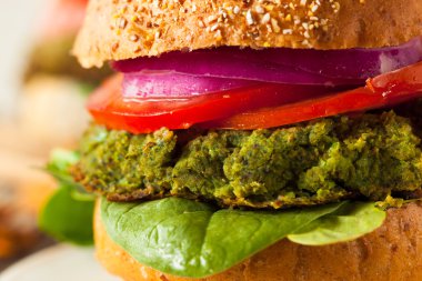 Ev yapımı yeşil vejetaryen Burger