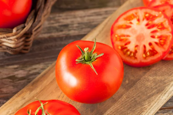 Tomates Beefsteak rouges biologiques crues — Photo