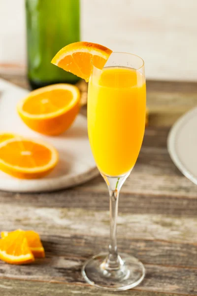 Cocktails Mimosa orange rafraîchissant maison — Photo