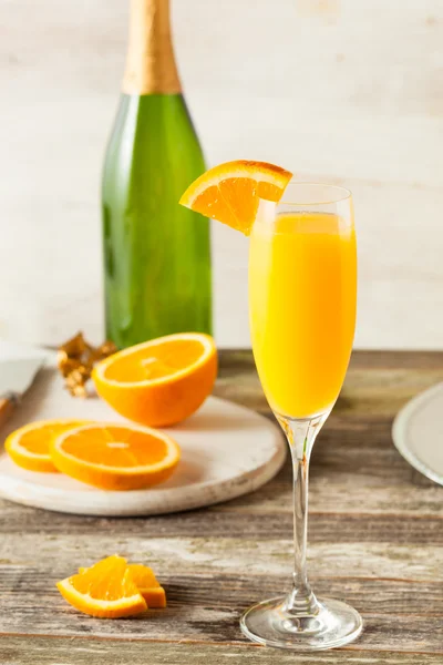 Cocktail rinfrescanti fatti in casa Orange Mimosa — Foto Stock
