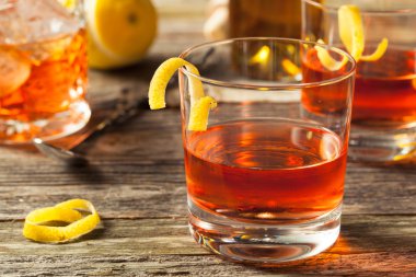 Ev yapımı New Orleans Sazerac kokteyl