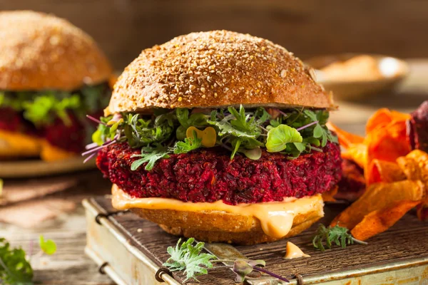 Healthy Baked Red Vegan Beet Burger — Stock Photo, Image