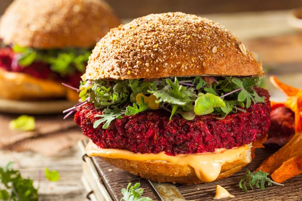 Healthy Baked Red Vegan Beet Burger — Stock Photo, Image