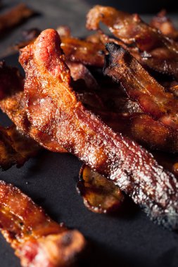 Yağlı sıcak ızgara domuz pastırması