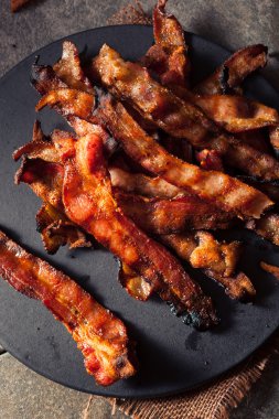 Yağlı sıcak ızgara domuz pastırması