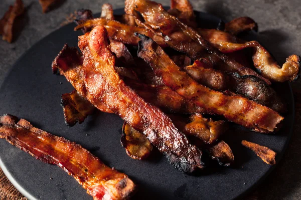 Bacon grillé chaud graisseux — Photo