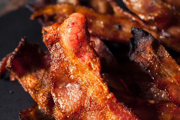 Bacon grelhado quente gorduroso — Fotografia de Stock
