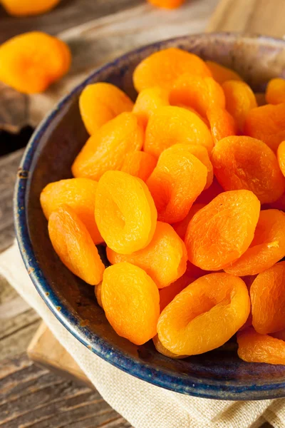 Органічна сировина Сухі абрикоси — стокове фото