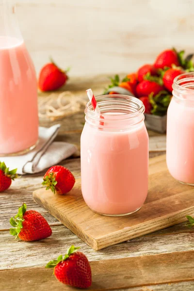 Homemade Organic Strawberry Milk — Stock Photo, Image