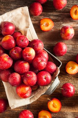 Taze ham organik kiraz Erik