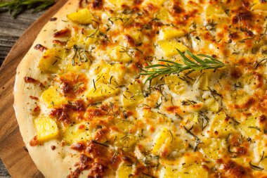 Ev yapımı patates biberiye Pizza