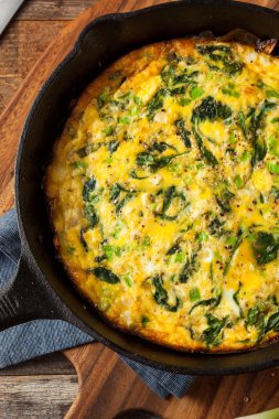 Ev yapımı ıspanak ve peynir Fritatta