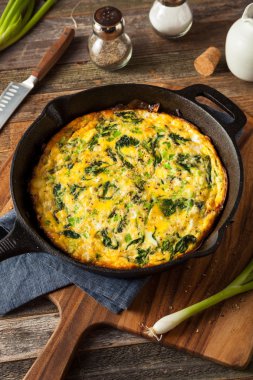 Ev yapımı ıspanak ve peynir Fritatta